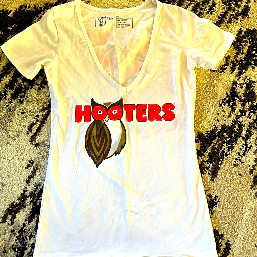 HOOTERS short sleeve size XS